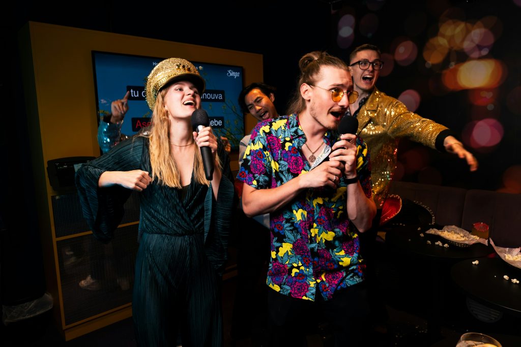 singa-karaoke-ql98Uga1IvA-unsplash-1024x683.jpg